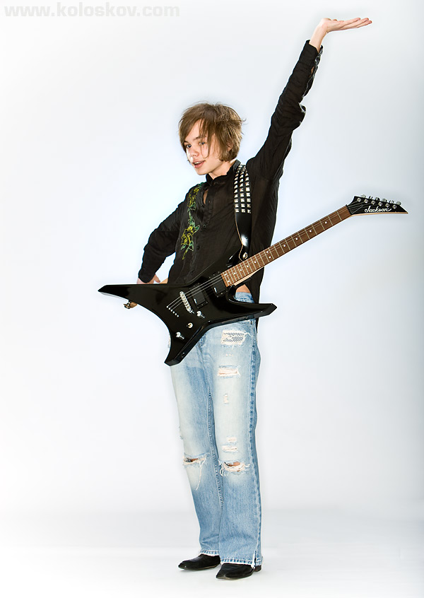 photograph-of-guitar-player Photo of guitar player