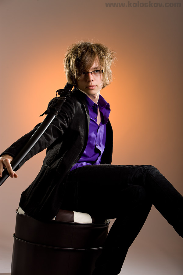 studio-photography-with-dramatic-lighting Studio portrait with dramatic lighting