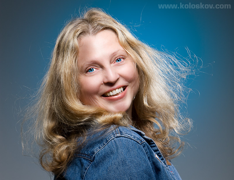 Studio portrait lighting setup (Nadia)